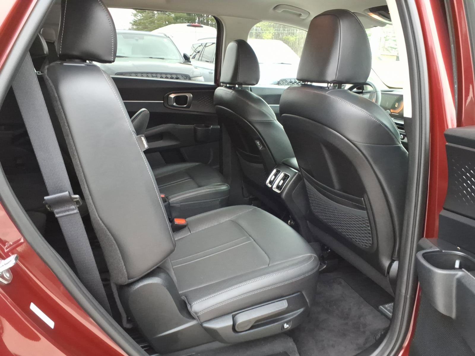 Used 2025 Kia Sorento EX image 9