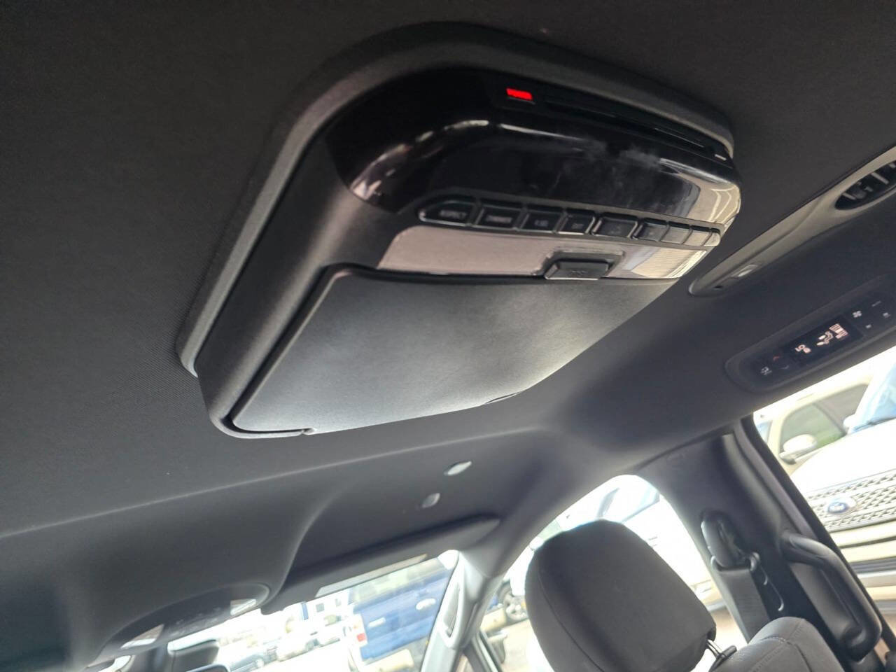 Used 2020 Chrysler Pacifica Touring w/ Advanced Safetytec Group FWD image 34
