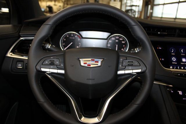 New 2025 Cadillac XT6 Luxury image 21