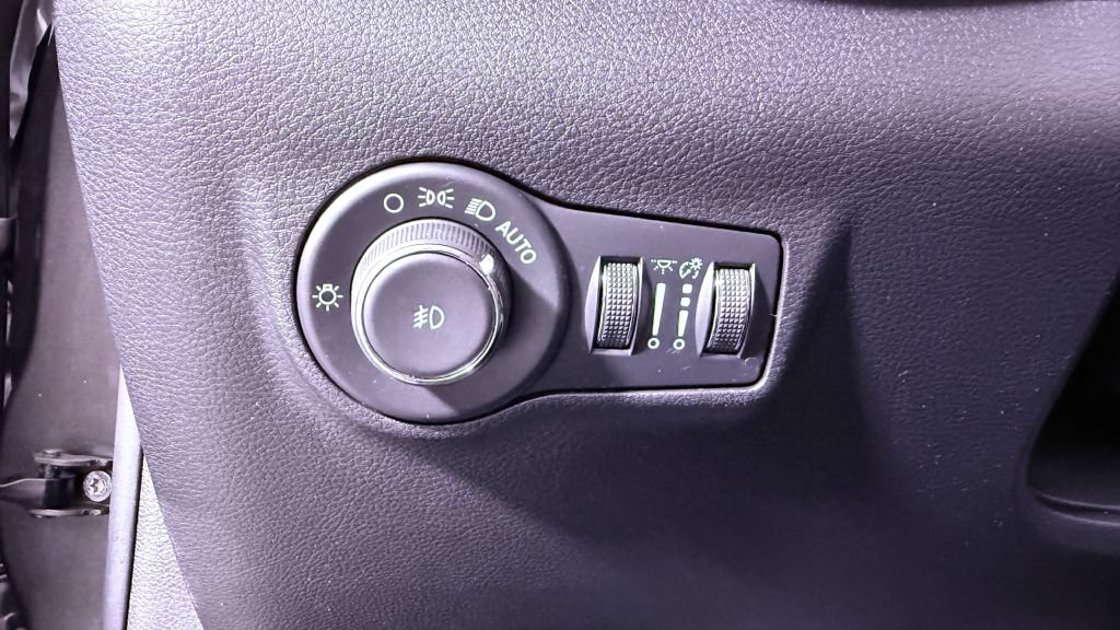 Used 2022 Jeep Compass Latitude w/ Convenience Group AWD/4WD image 9