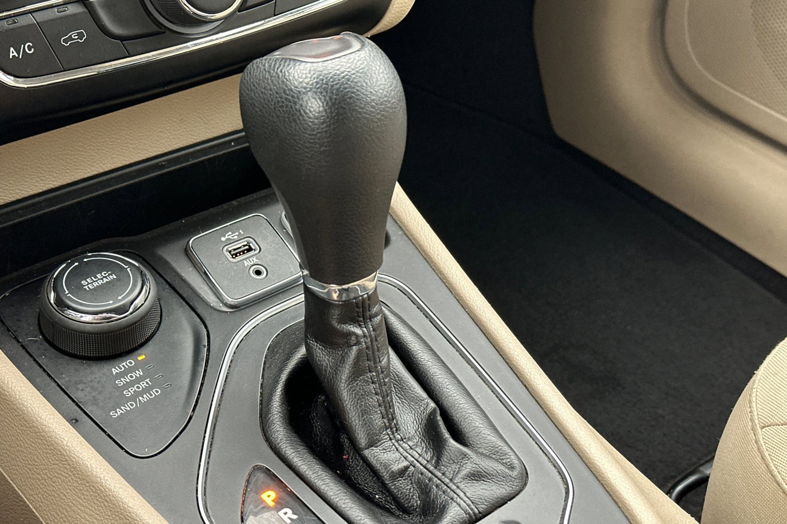 Used 2019 Jeep Cherokee Latitude w/ Popular Appearance Group image 21