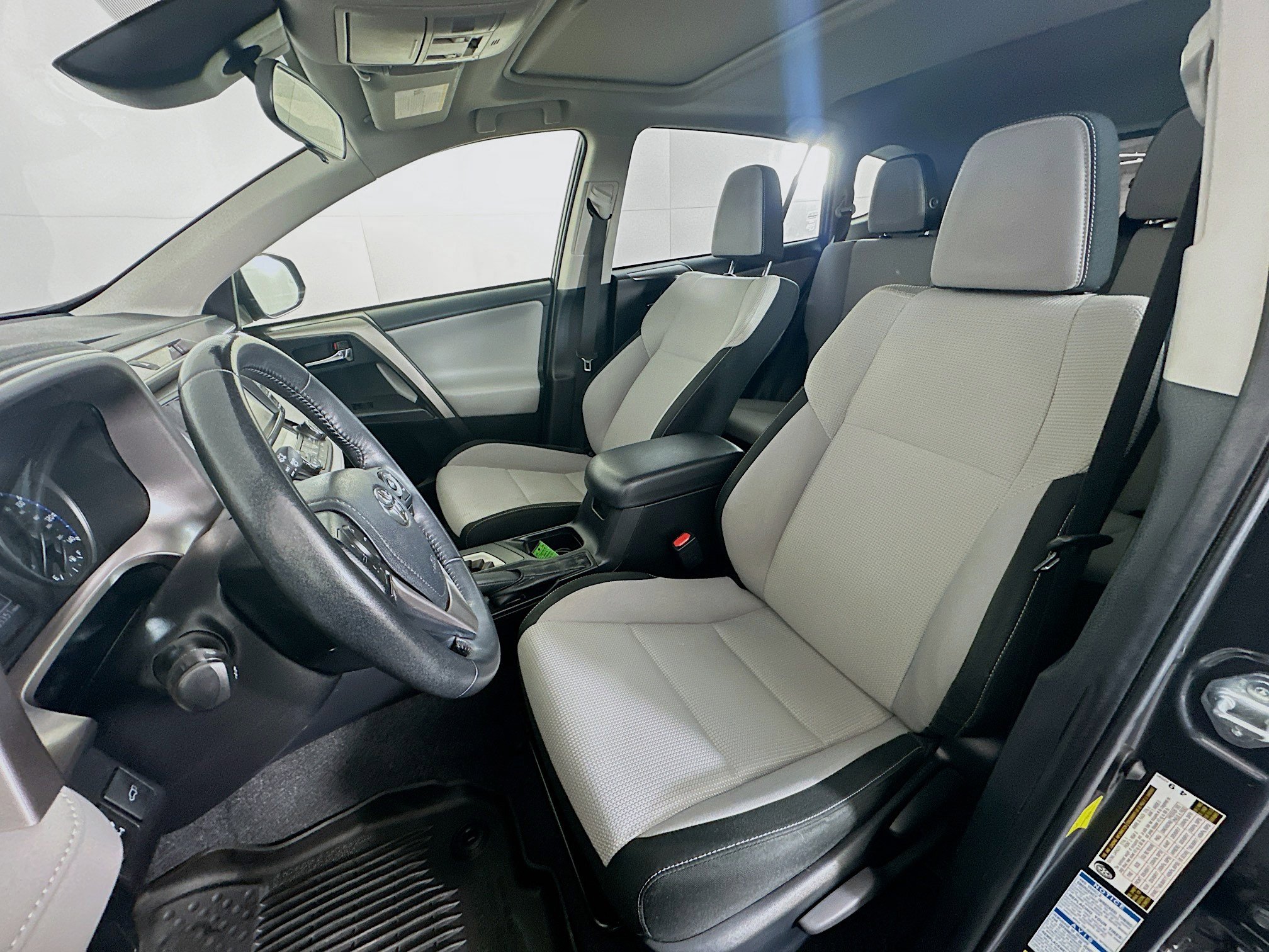 Used 2018 Toyota RAV4 XLE AWD/4WD image 13