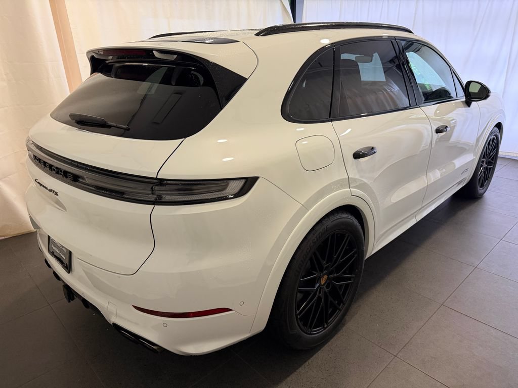 Certified 2025 Porsche Cayenne GTS AWD/4WD image 9