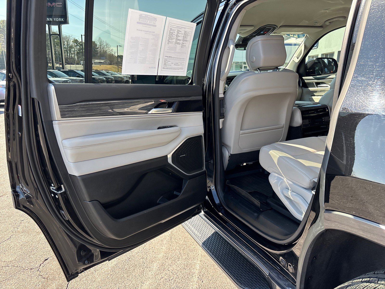 Used 2022 Jeep Wagoneer Series III w/ Flexible Seating Group image 31