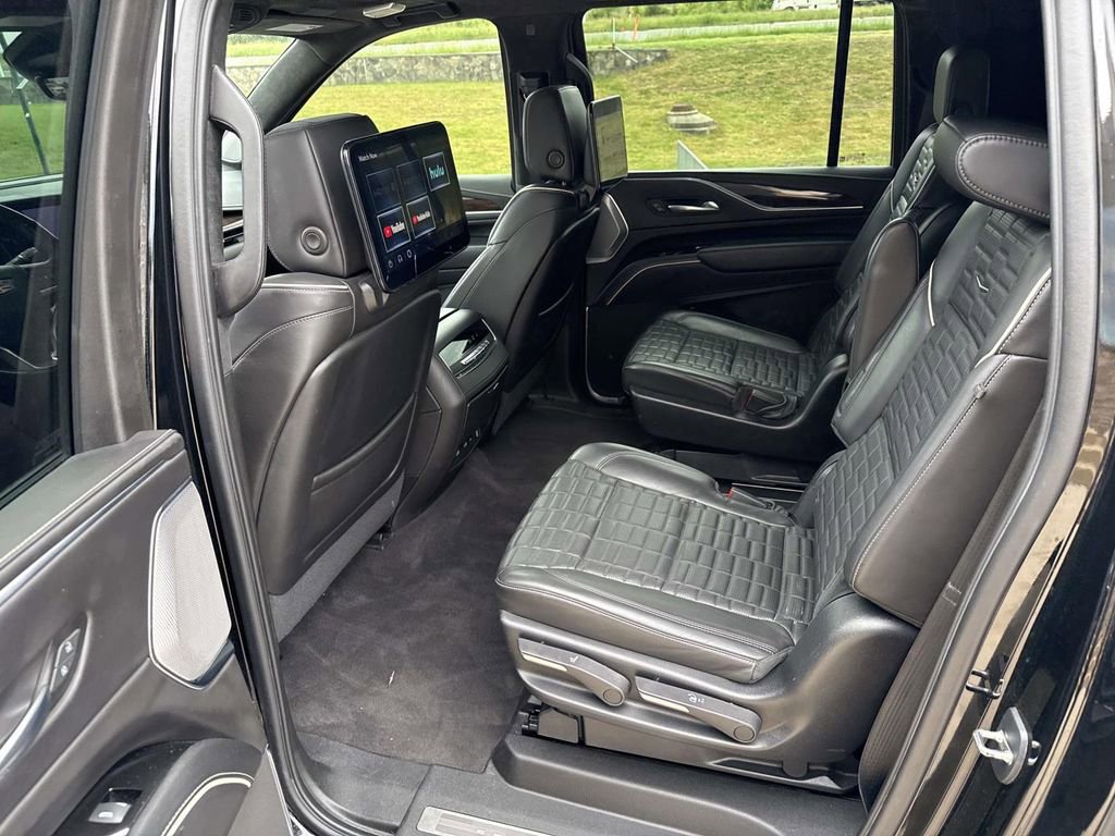 Used 2023 Cadillac Escalade ESV Sport Platinum w/ LPO, ONYX Package AWD/4WD image 10