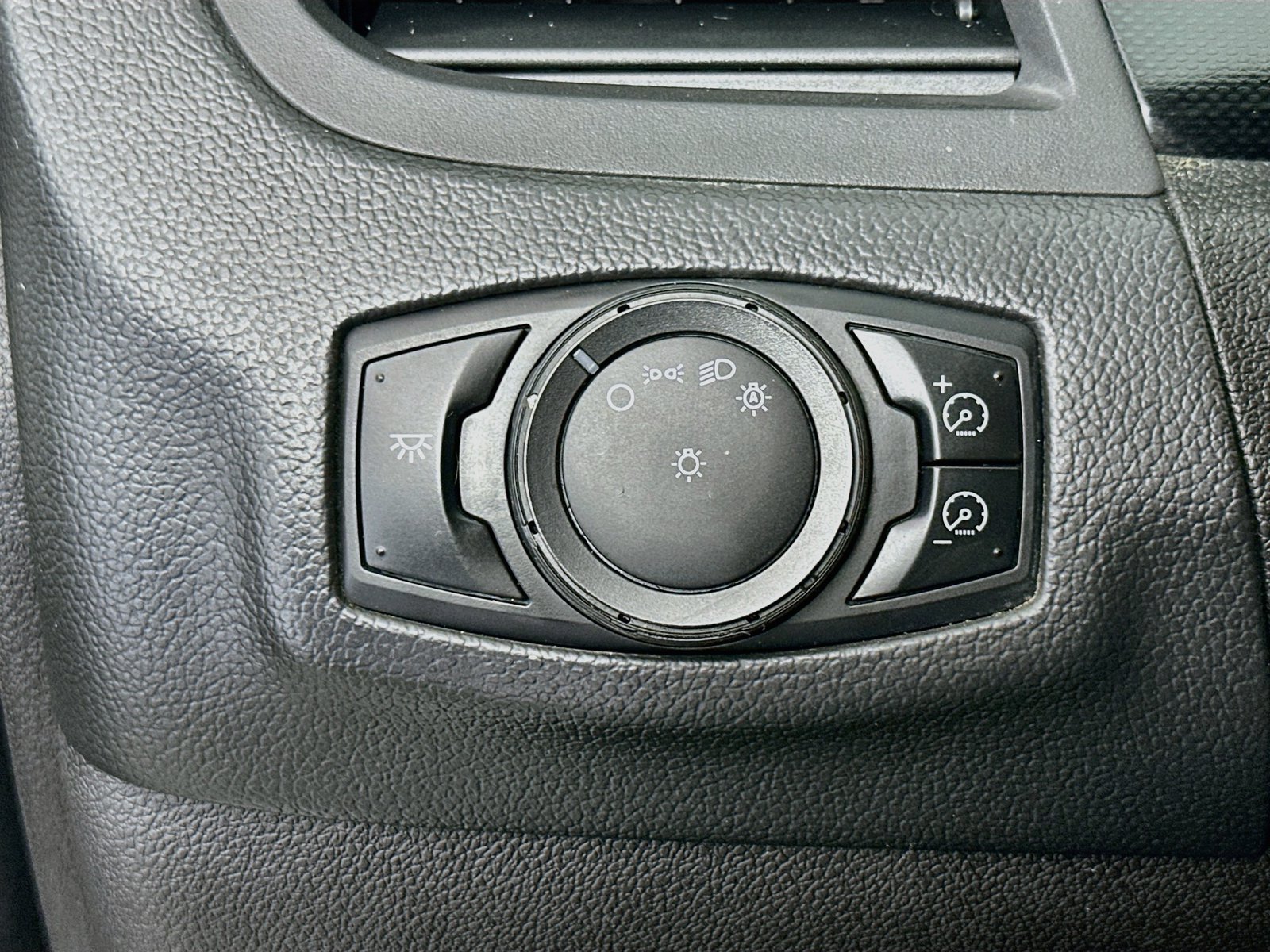 Used 2013 Ford Edge SE FWD image 10