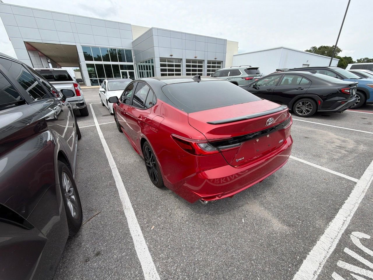 Used 2025 Toyota Camry XSE FWD image 2