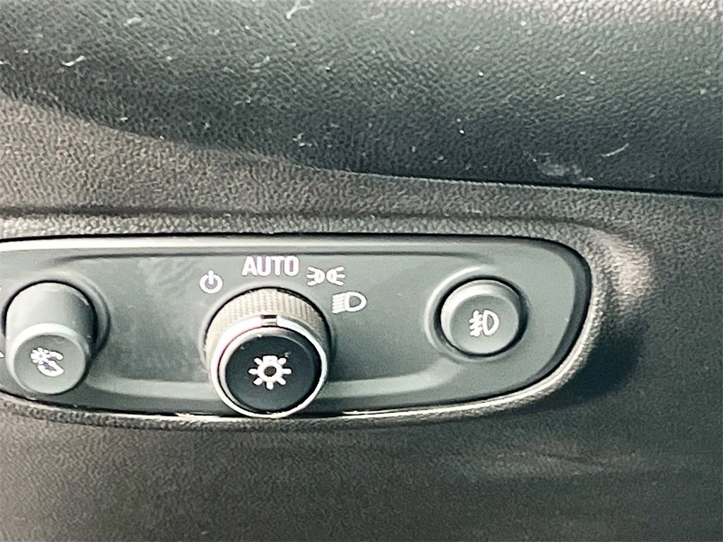 Used 2020 Chevrolet Equinox LT w/ Midnight Edition image 10