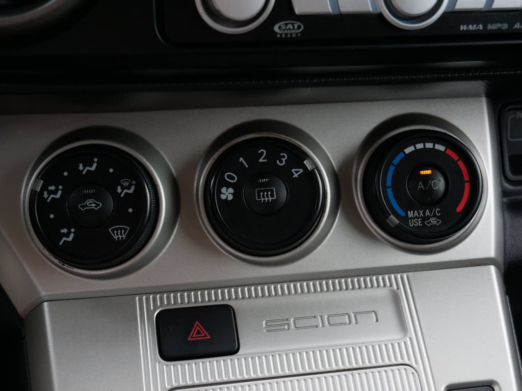 Used 2009 Scion xB FWD image 25