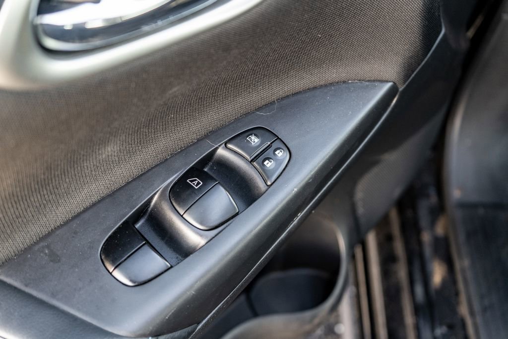 Used 2018 Nissan Sentra SR w/ Technology Package image 17