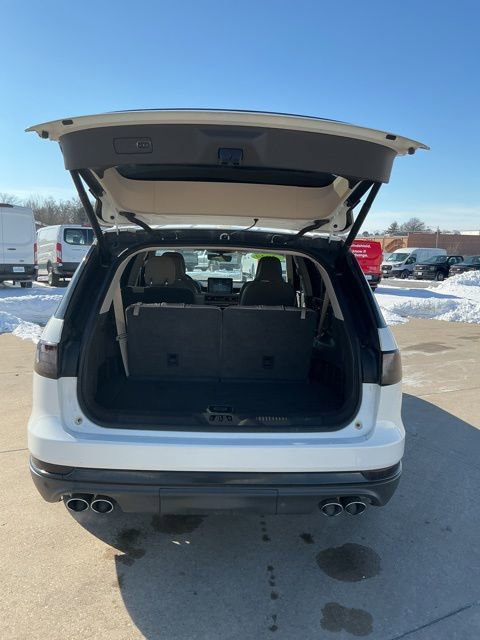 Used 2020 Lincoln Aviator Reserve w/ Equipment Group 202A image 6