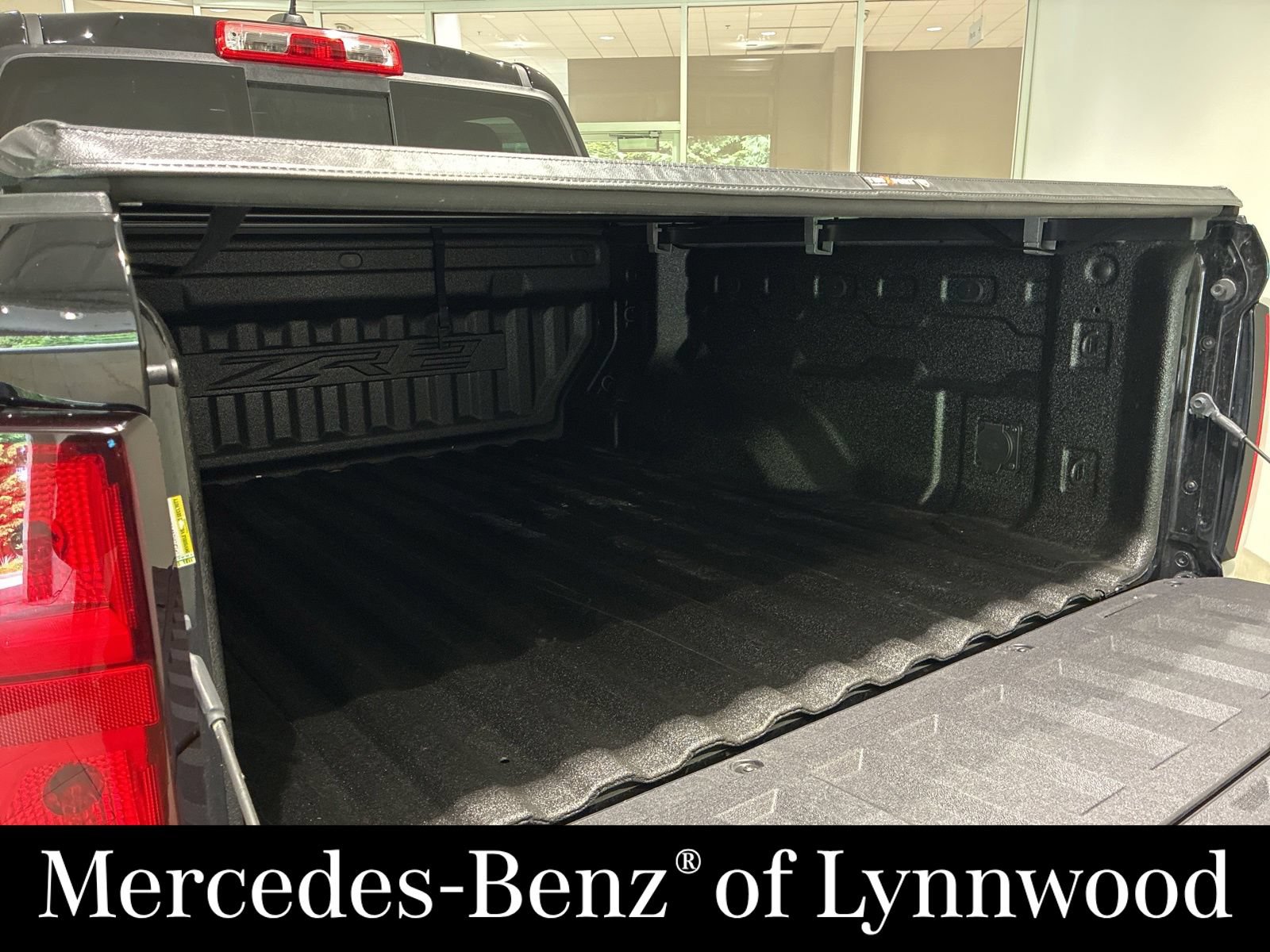 Used 2024 Chevrolet Colorado ZR2 w/ ZR2 Convenience Package III AWD/4WD image 7