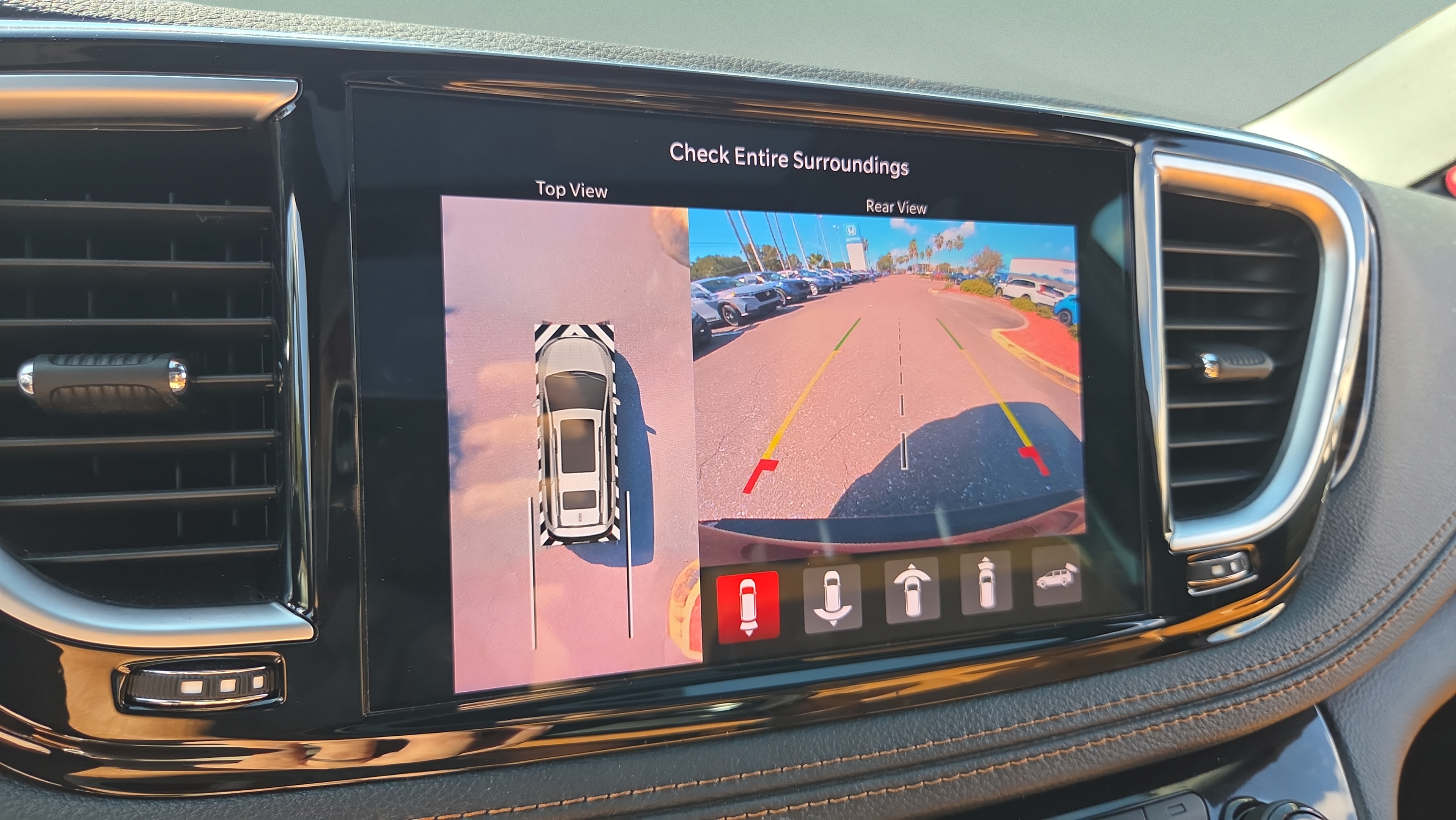 Used 2022 Chrysler Pacifica Pinnacle FWD image 32