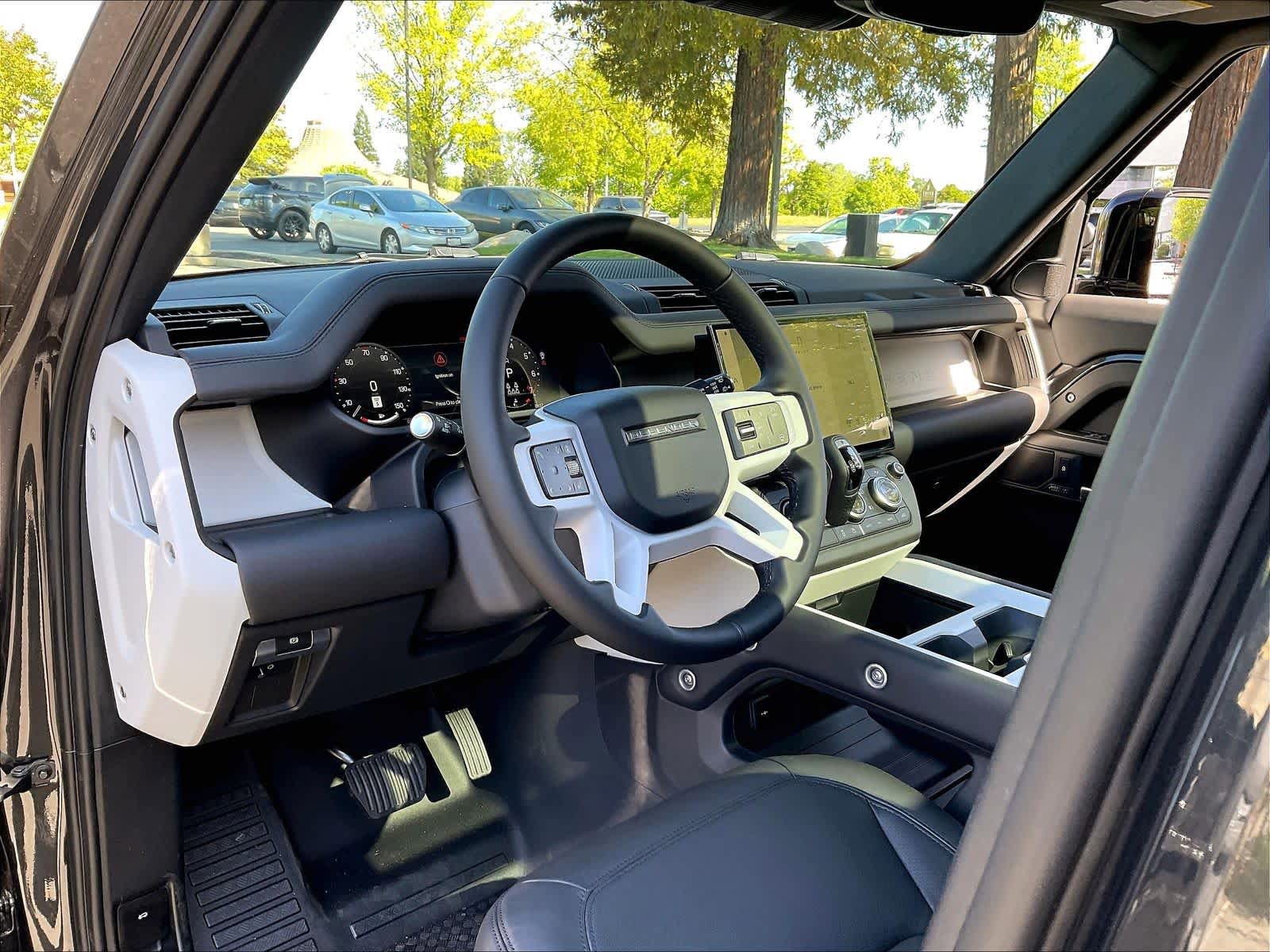 New 2026 Land Rover Defender 130 X-Dynamic SE AWD/4WD image 8