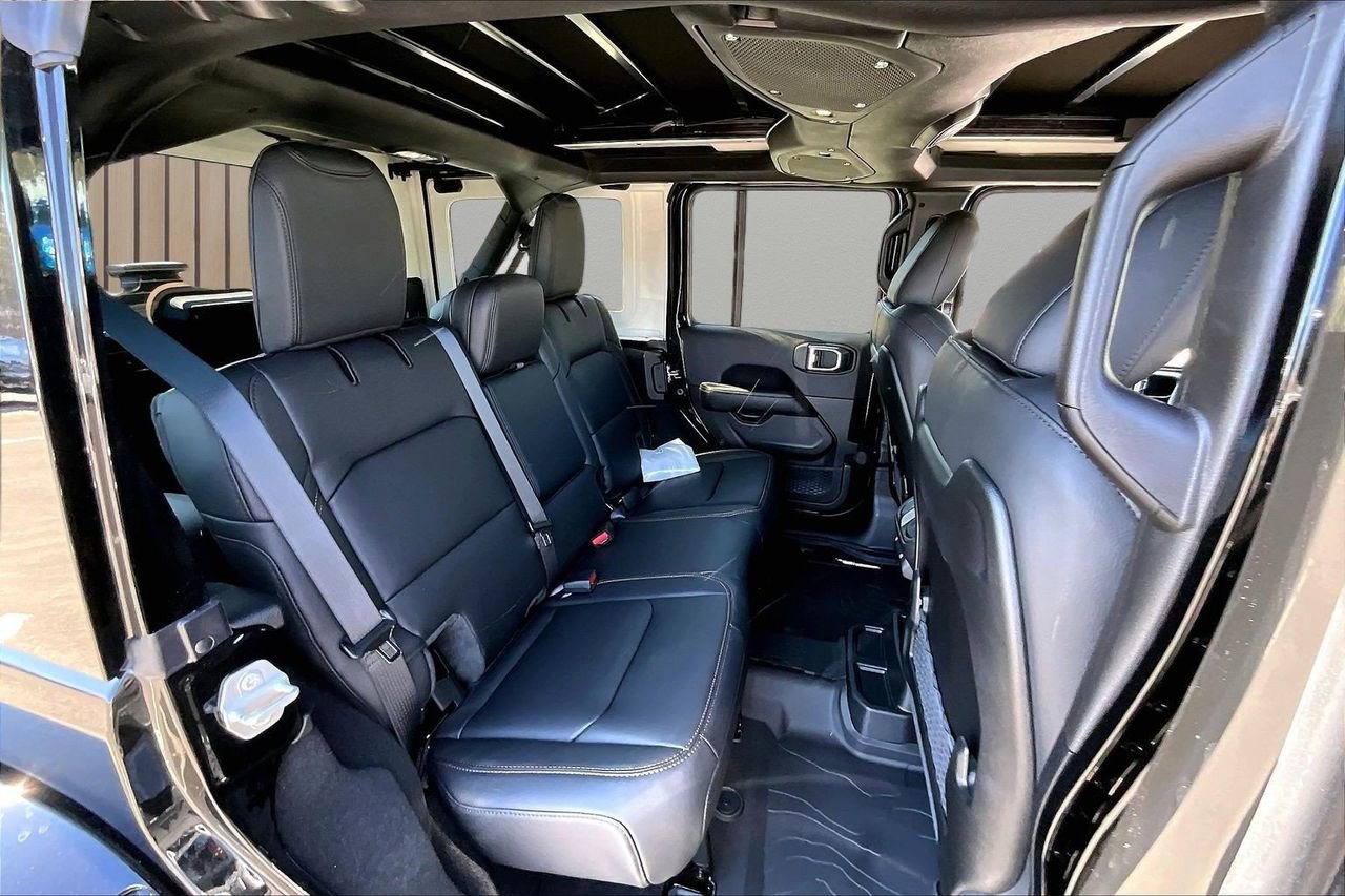 New 2026 Jeep Wrangler Sahara AWD/4WD image 22