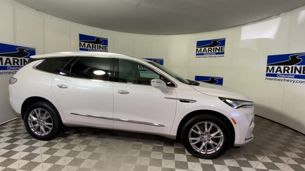 Used 2024 Buick Enclave Essence w/ Experience Buick Package FWD image 3