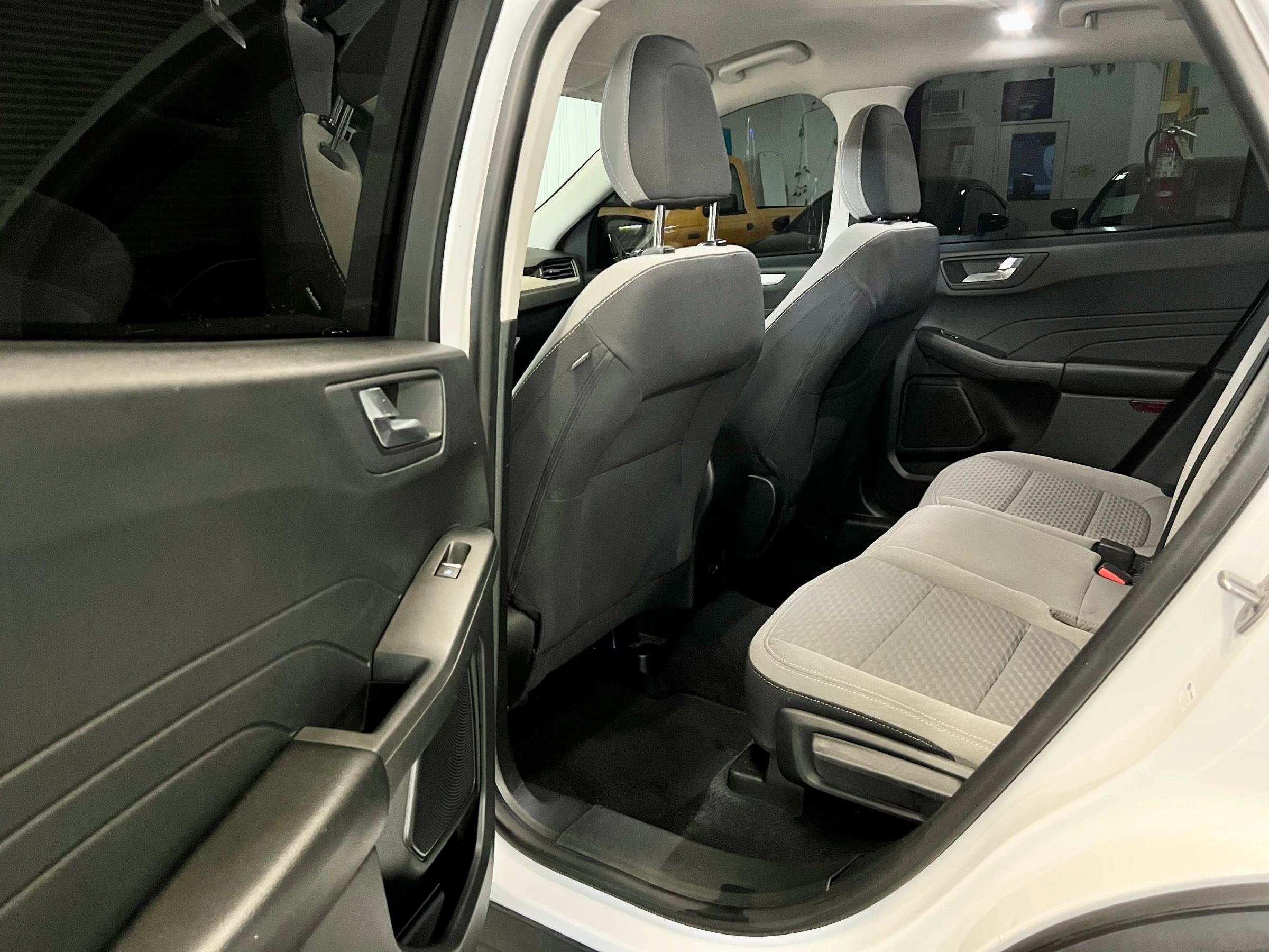 Used 2021 Ford Escape SE w/ SE Sport Appearance Package image 10