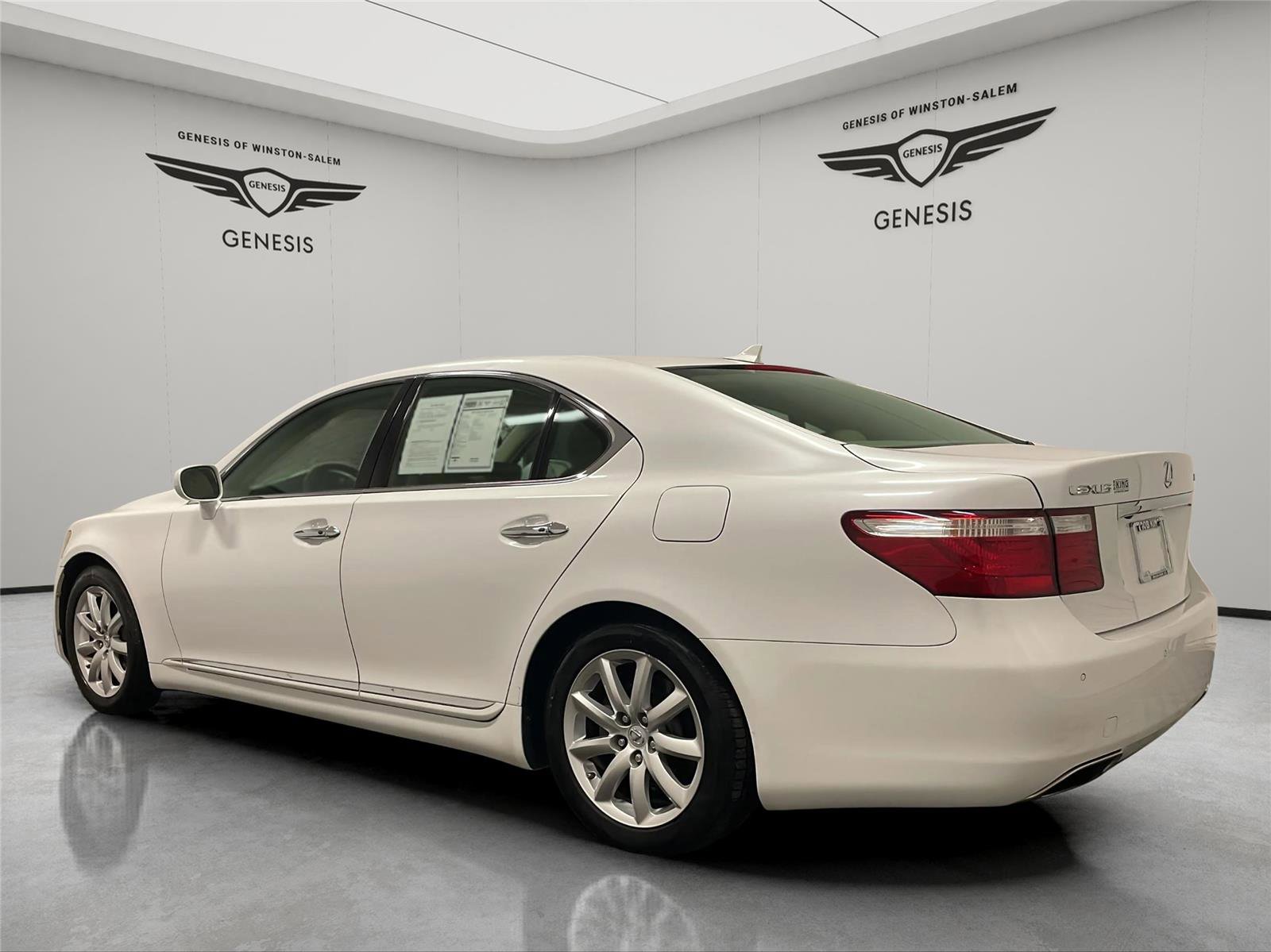 Used 2007 Lexus LS 460 RWD image 3