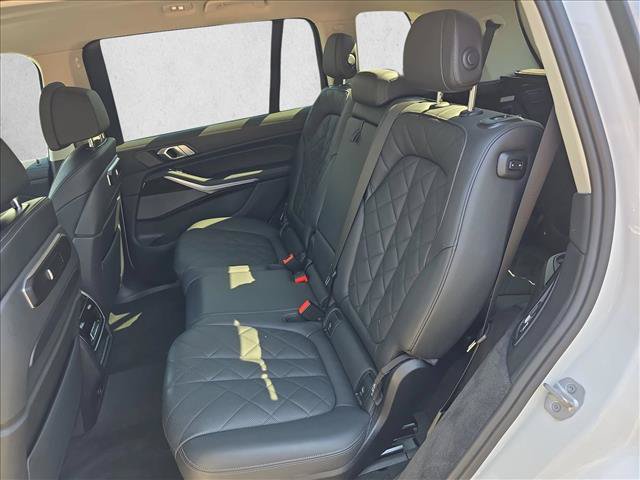 Used 2024 BMW X7 xDrive40i AWD/4WD image 14