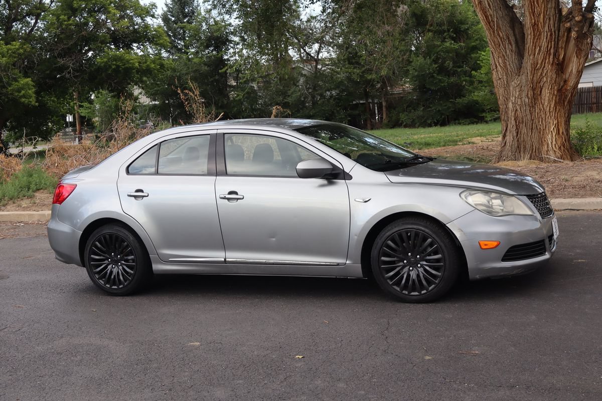 Used 2011 Suzuki Kizashi SE AWD/4WD image 2