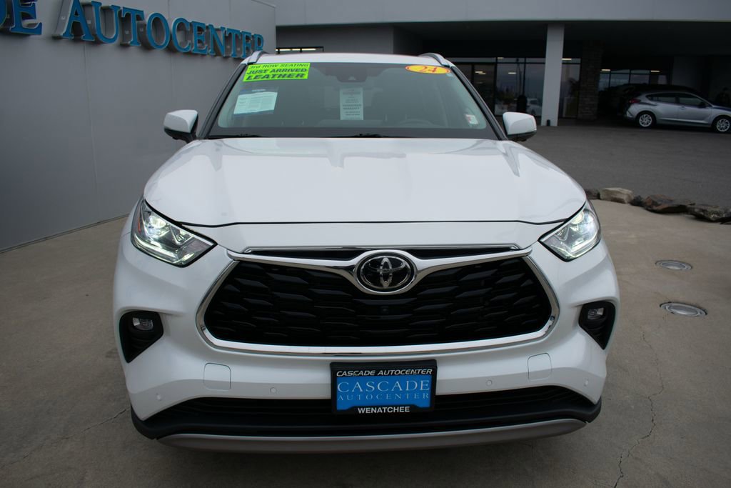 Used 2024 Toyota Highlander Limited image 14