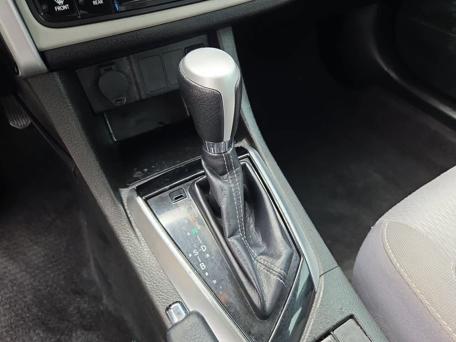 Used 2017 Toyota Corolla LE FWD image 29