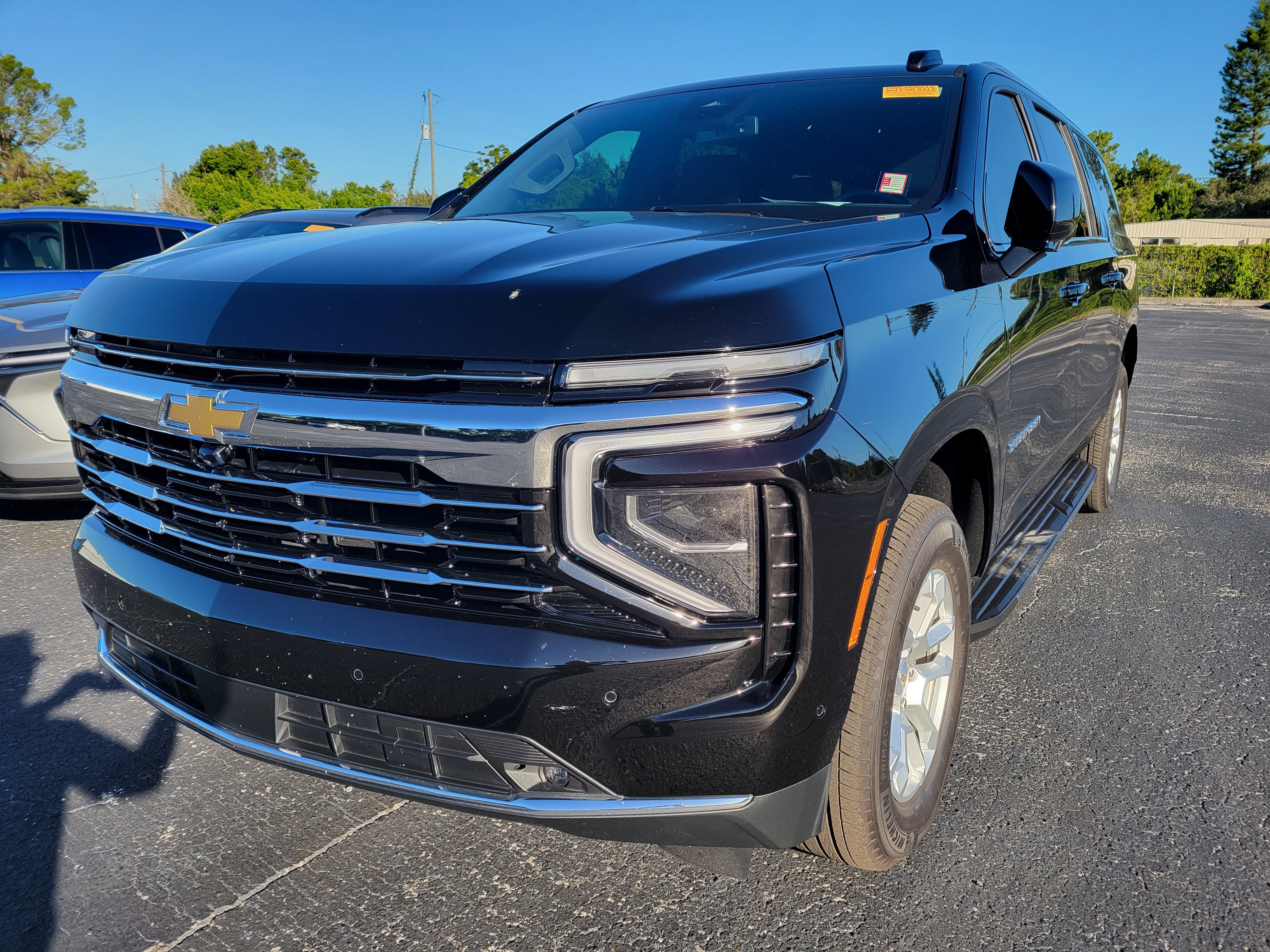Used 2026 Chevrolet Suburban LT w/ Comfort Package RWD image 1