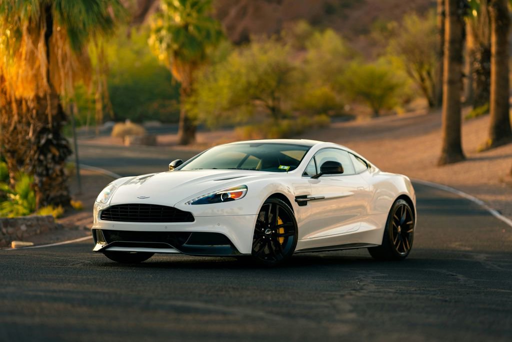 Used 2015 Aston Martin Vanquish Coupe image 2