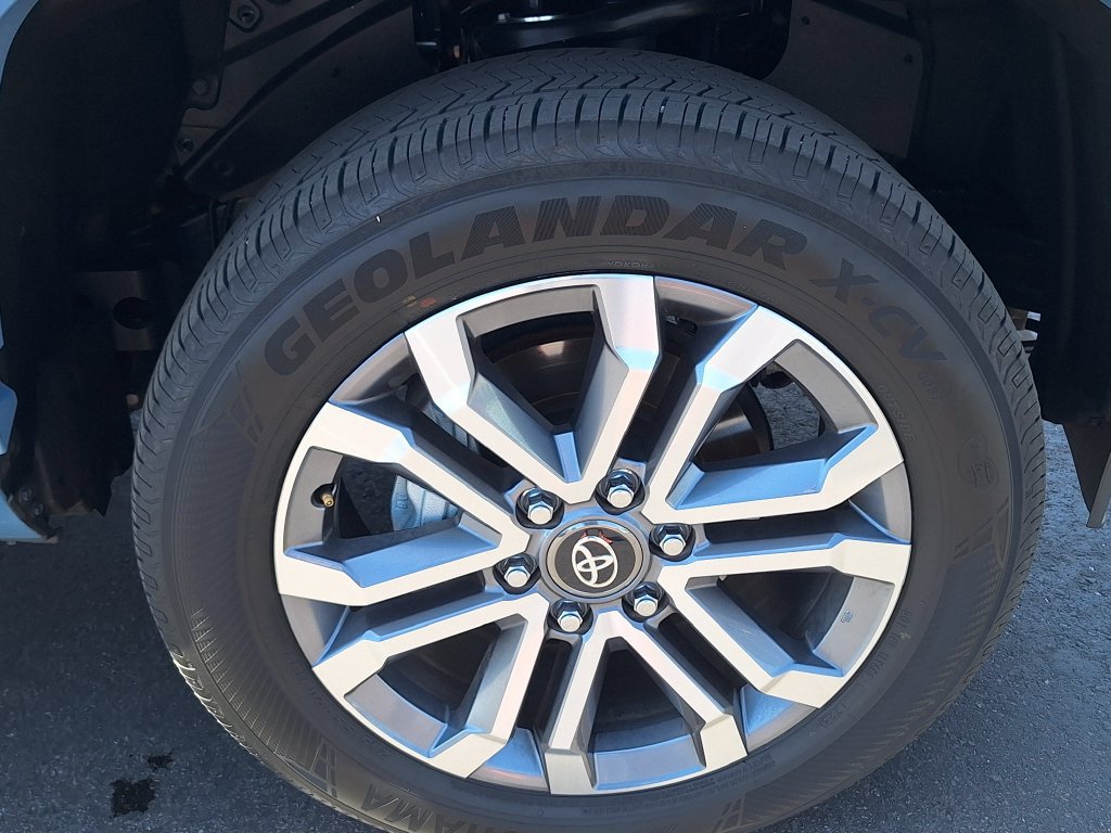 Used 2025 Toyota 4Runner Limited AWD/4WD image 39