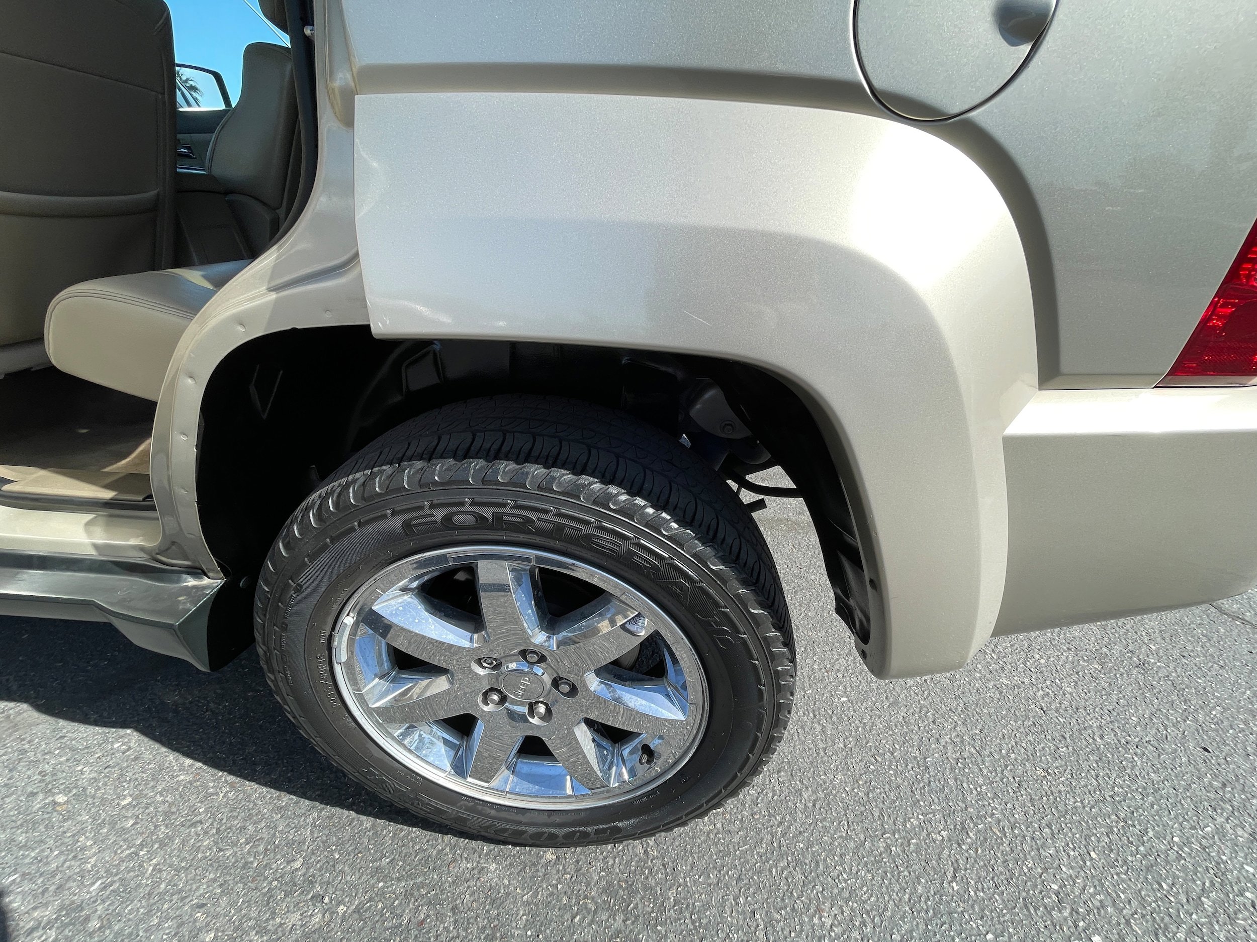 Used 2010 Jeep Liberty Limited w/ Tire & Wheel Group RWD image 9