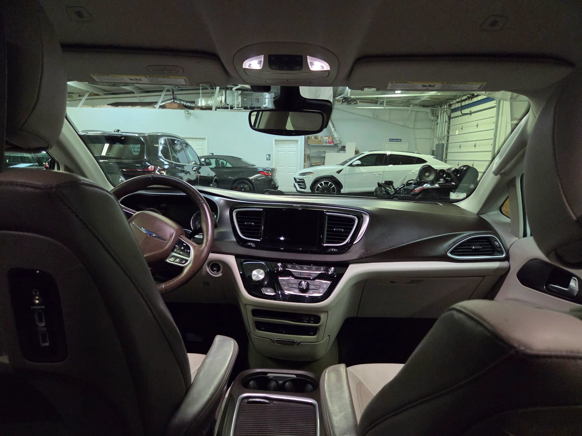Used 2018 Chrysler Pacifica Touring-L Plus FWD image 40
