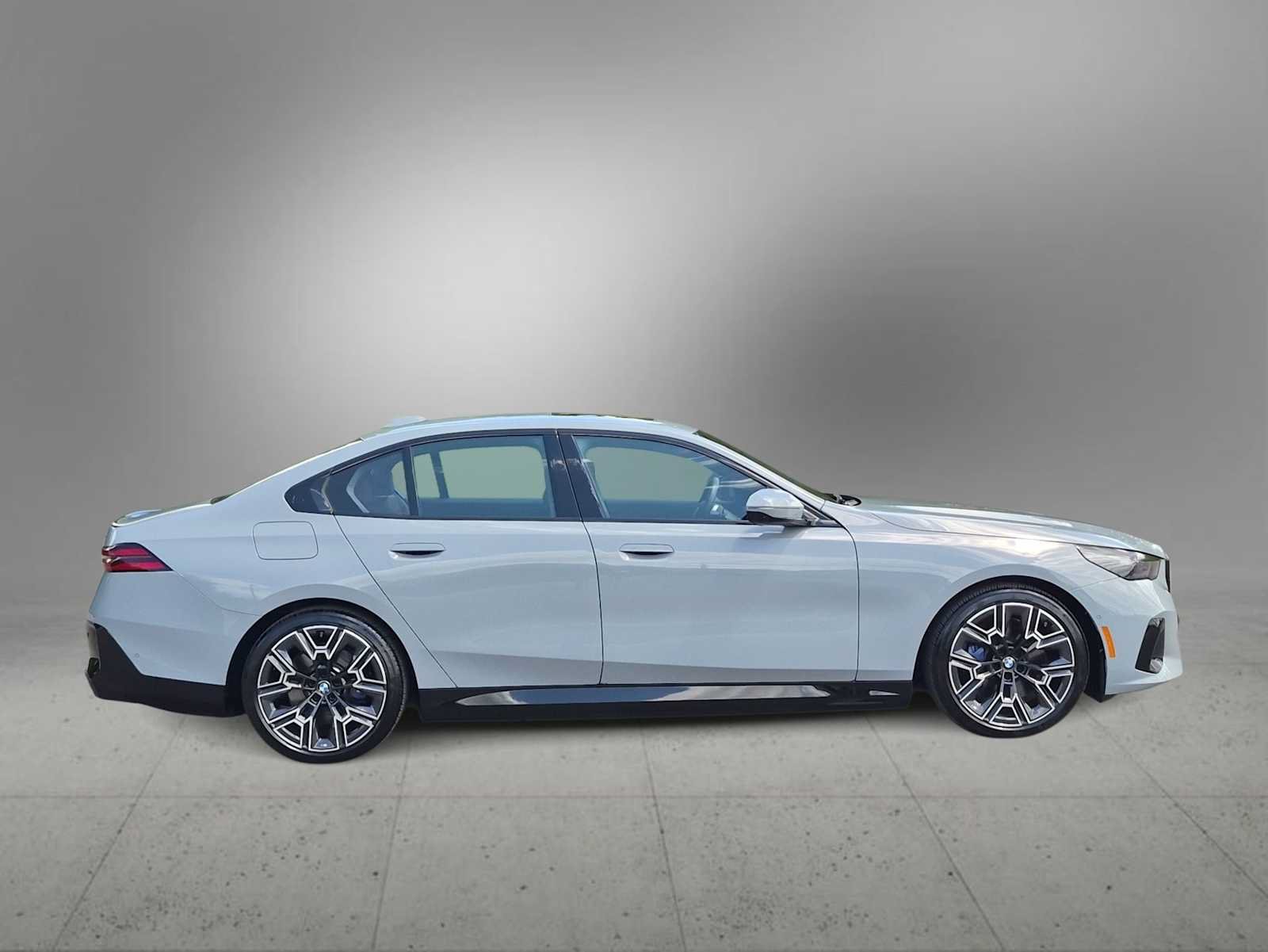 Used 2026 BMW i5 eDrive40 AWD/4WD image 9