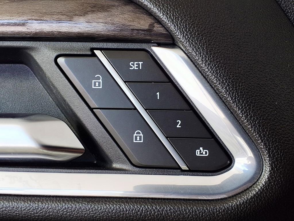 Used 2025 Chevrolet Silverado 1500 LTZ image 17