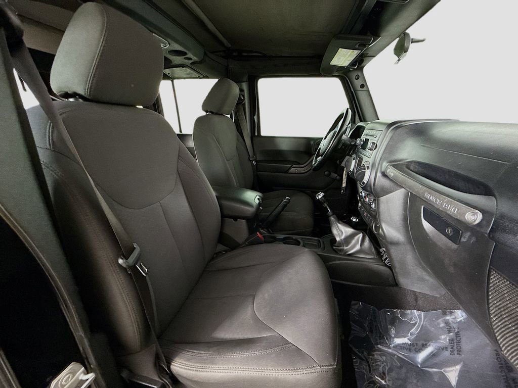 Used 2017 Jeep Wrangler Unlimited Sport w/ Connectivity Group image 14