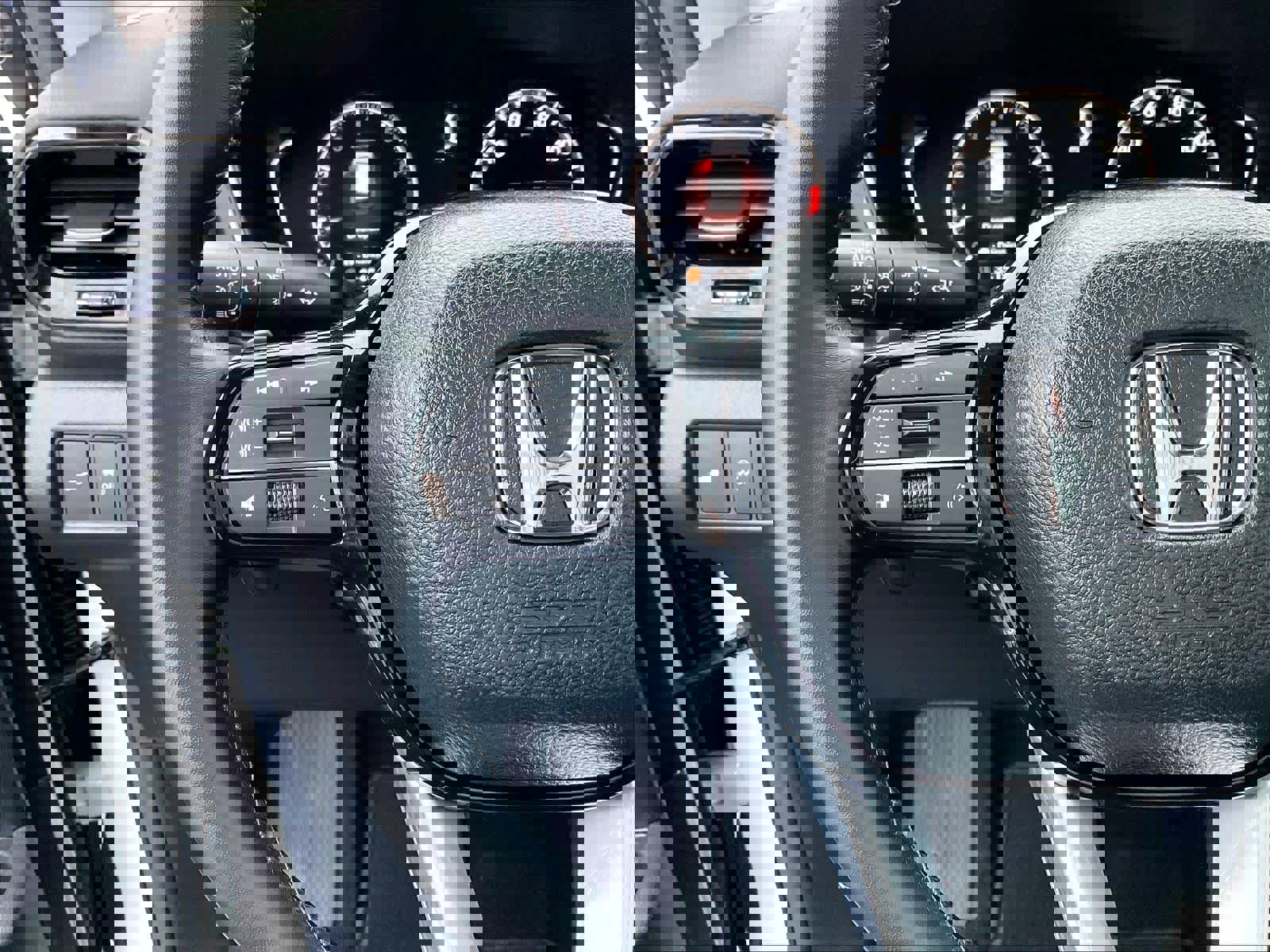 Used 2025 Honda Pilot Touring image 23