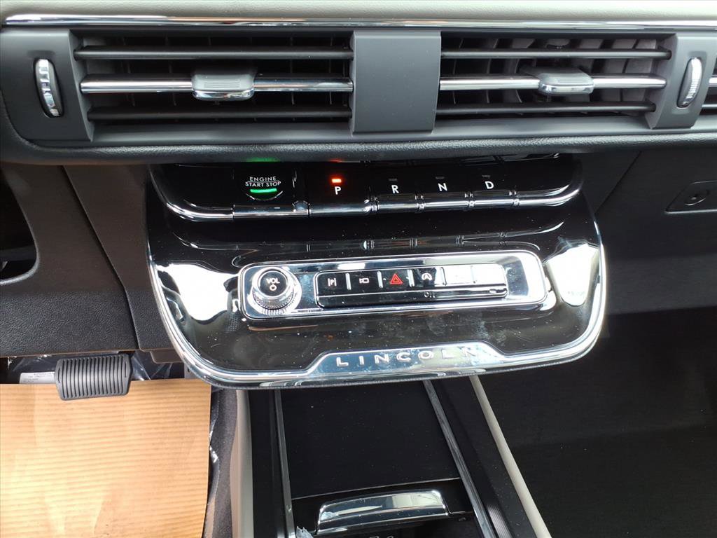 New 2026 Lincoln Corsair Premiere w/ Rear Removable Package Tray image 20