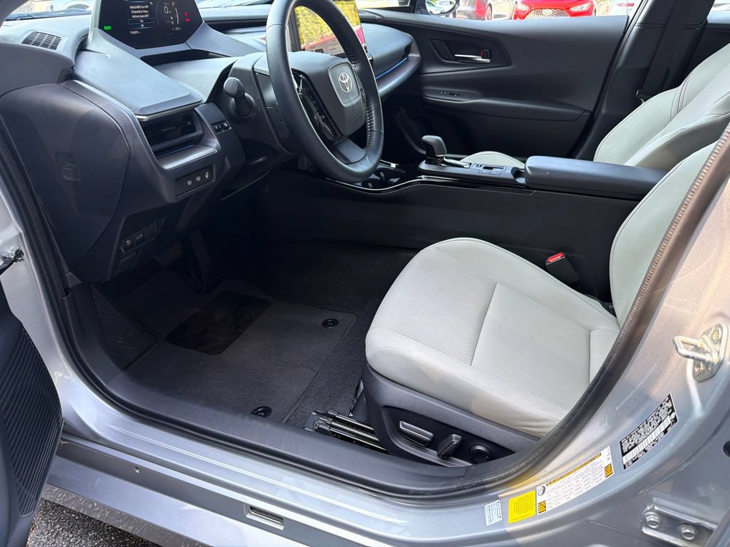 Used 2025 Toyota Prius Limited FWD image 9