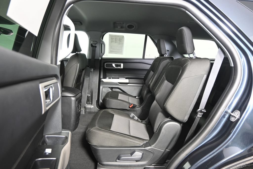 Used 2024 Ford Explorer XLT AWD/4WD image 18