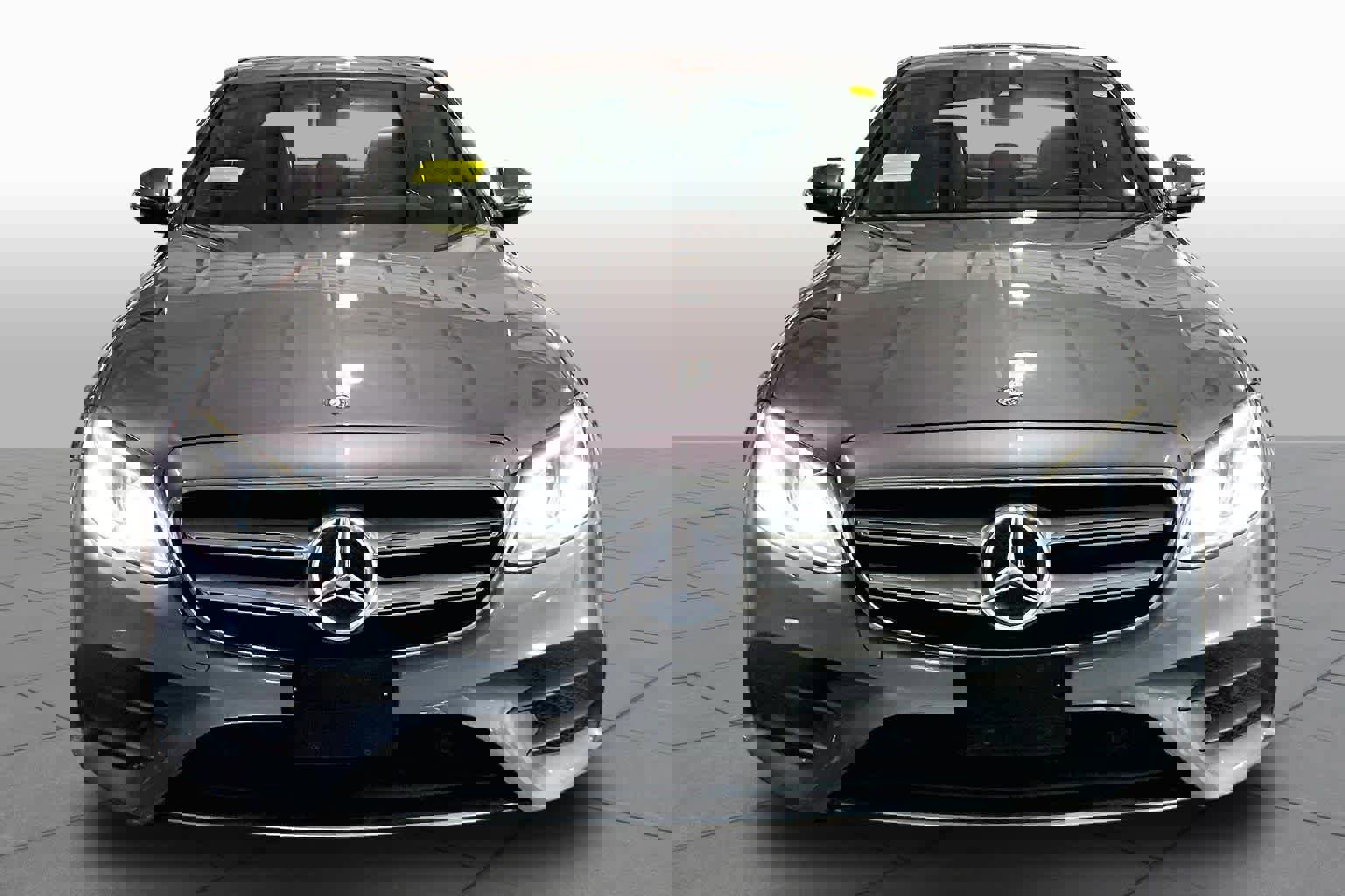 Used 2017 Mercedes-Benz E 300 4MATIC image 4