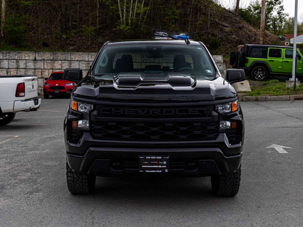 Used 2025 Chevrolet Silverado 1500 Custom Trail Boss w/ Midnight Edition AWD/4WD image 2