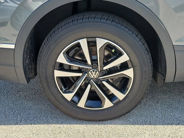 Used 2023 Volkswagen Tiguan S FWD image 5
