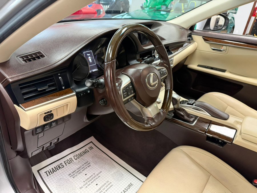 Used 2016 Lexus ES 350 w/ Luxury Package w/Wood Trim image 14