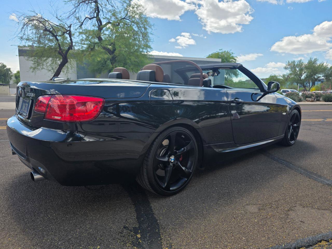 Used 2012 BMW 335i Convertible image 17