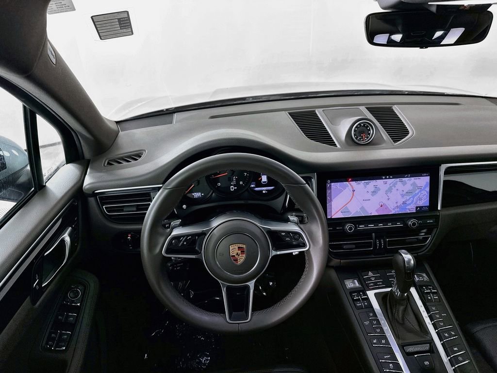 Used 2020 Porsche Macan AWD/4WD image 23