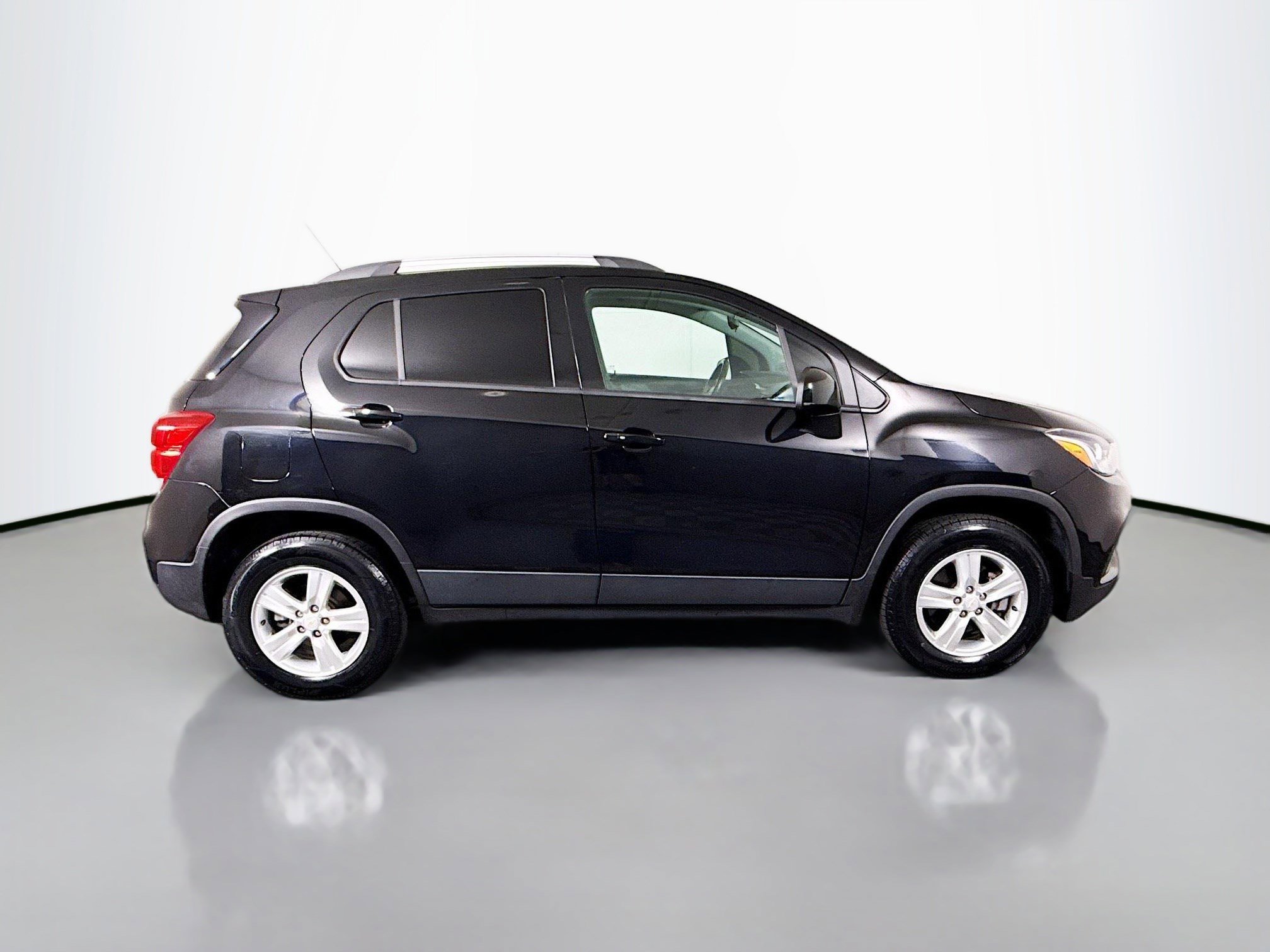 Used 2021 Chevrolet Trax LT w/ Premium Seat Package AWD/4WD image 11
