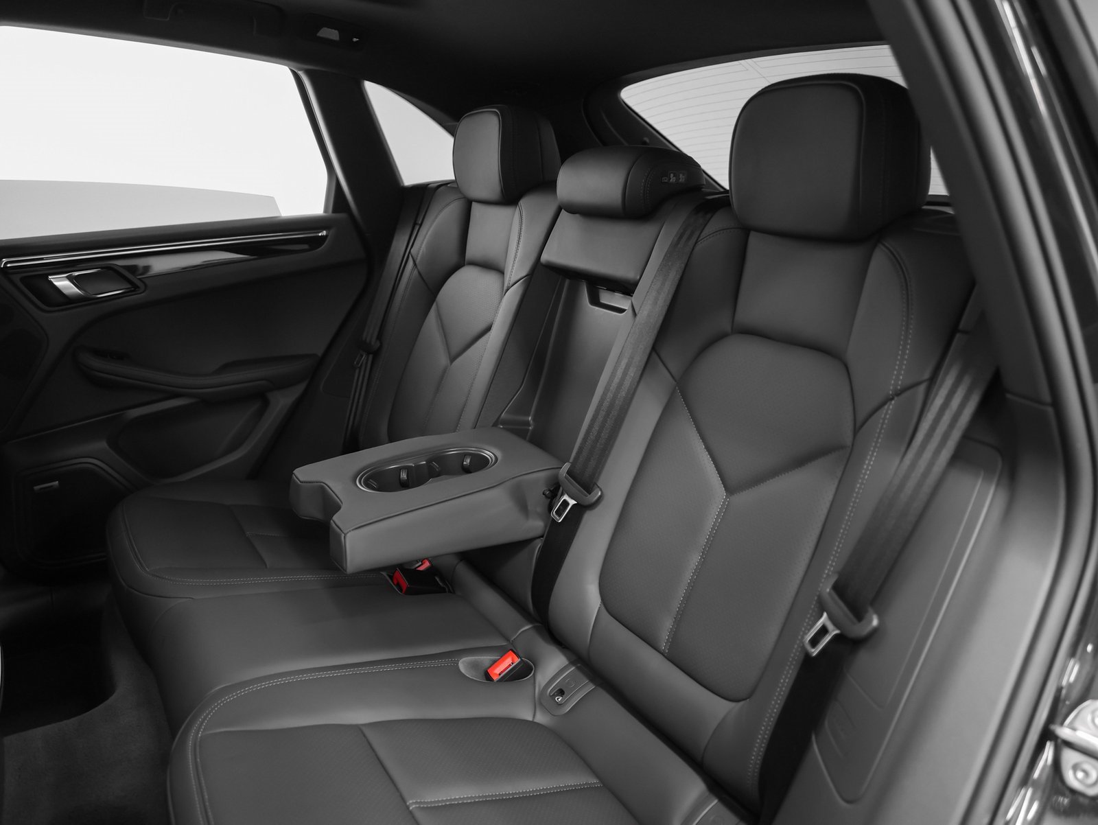 Used 2025 Porsche Macan image 39