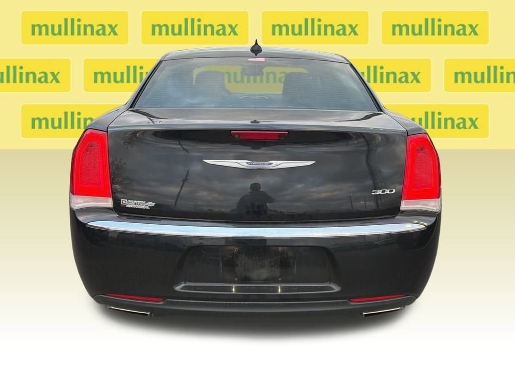 Used 2020 Chrysler 300 Limited image 9