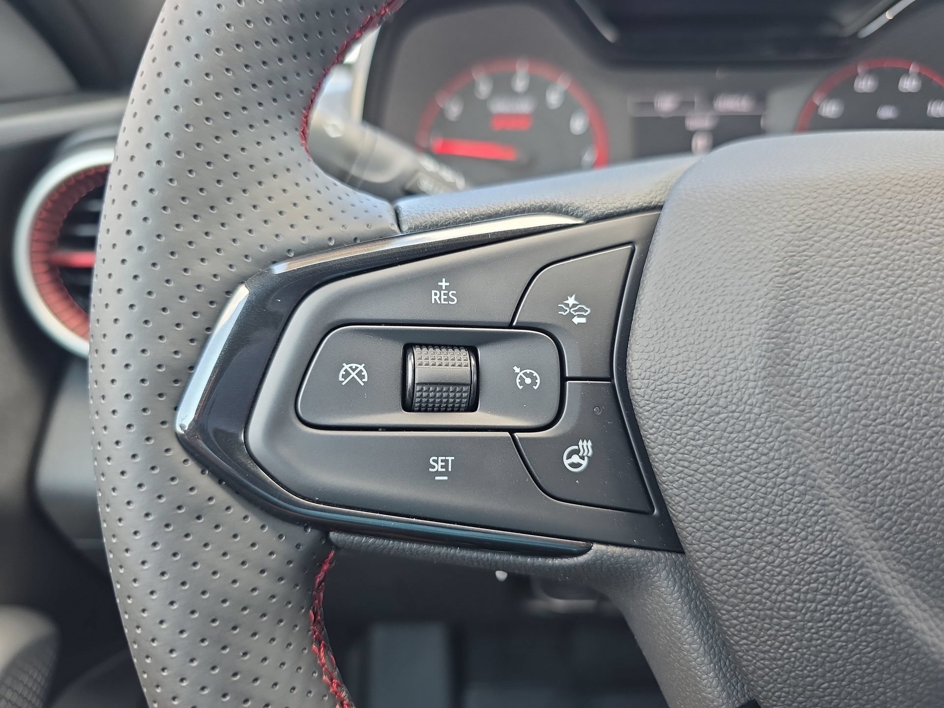 New 2026 Chevrolet Trax RS w/ Sunroof Package FWD image 19