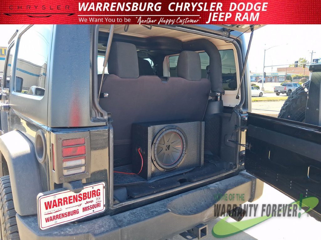 Used 2015 Jeep Wrangler Sport w/ Connectivity Group AWD/4WD image 29