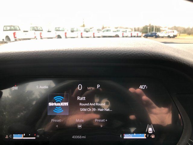 Used 2024 Jeep Grand Cherokee L Laredo image 3